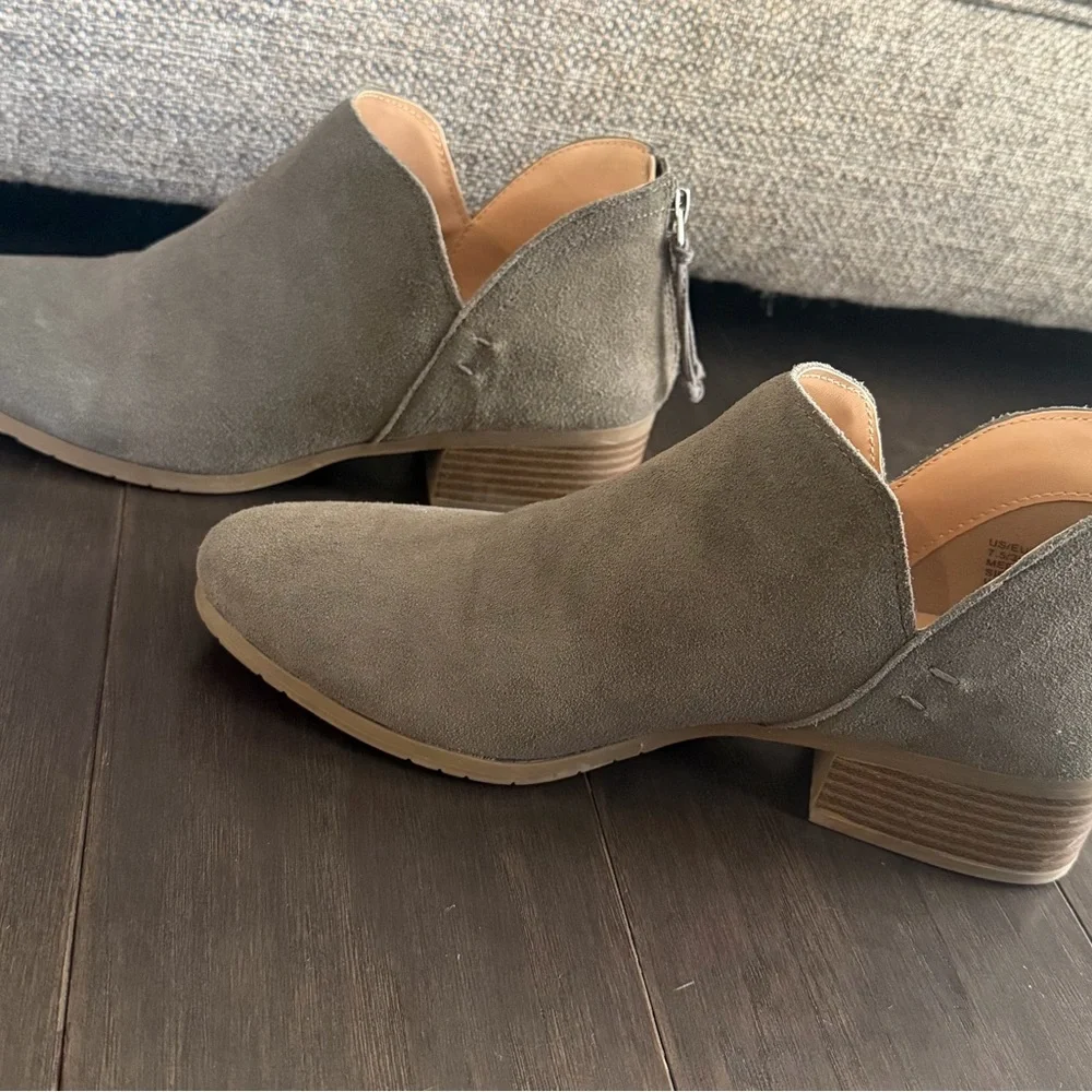 Kenneth Cole Taupe Ankle Booties